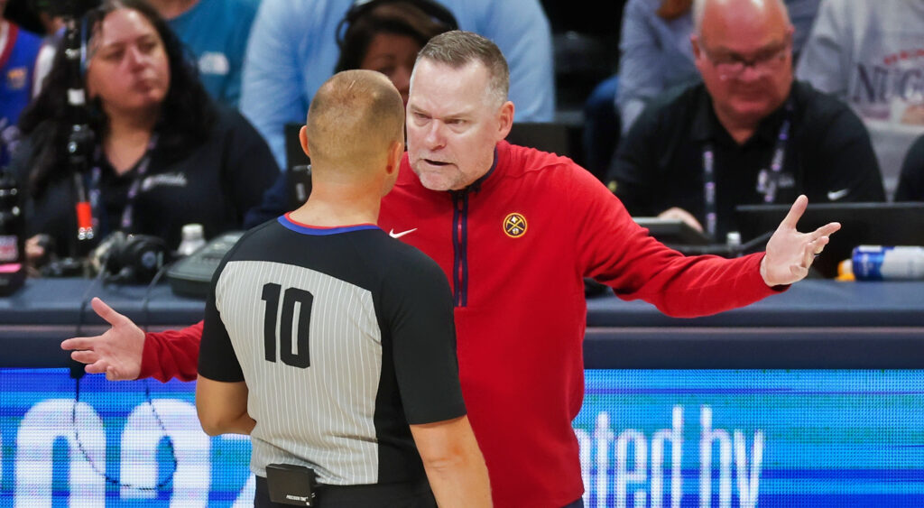 Nuggets head coach Mike Malone arguing with NBA referee