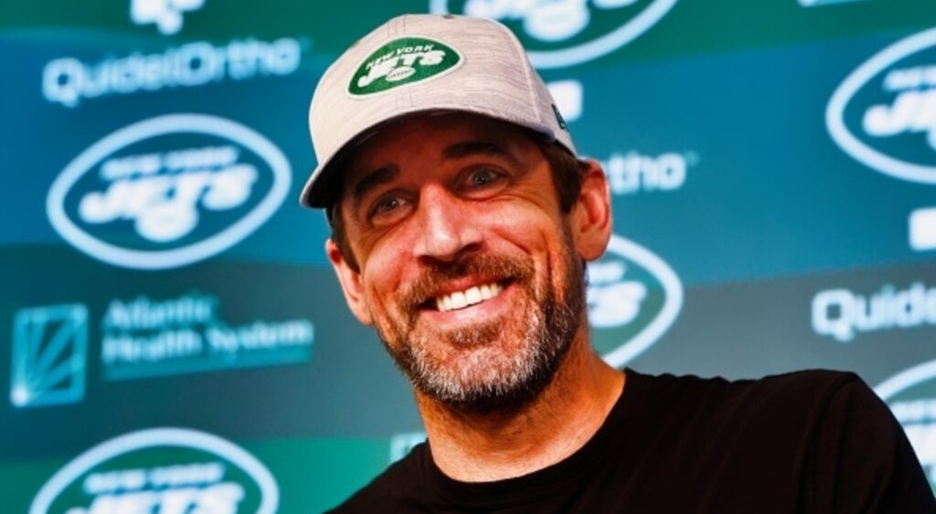 Aaron Rodgers in jets hat