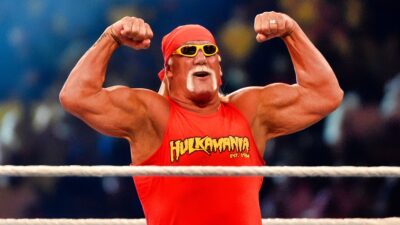 Hulk Hogan flexing muscles