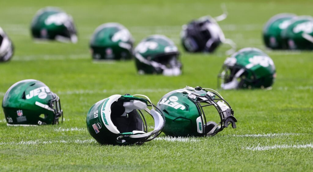 Jets helmets on the field