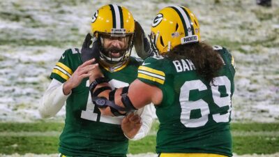 David Bakhtiari and Aaron Rodgers embracing each other