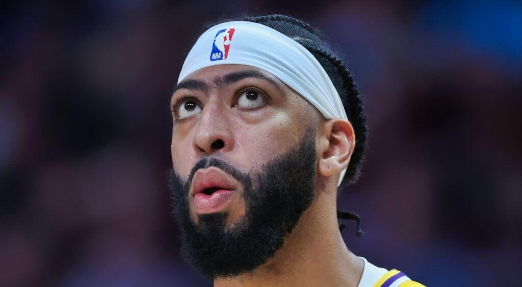 Anthony Davis of Los Angeles Lakers looking on.