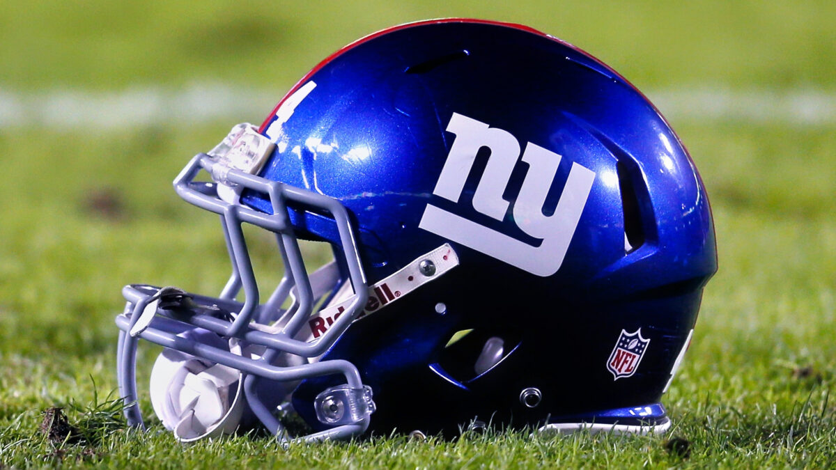 Ne York Giants helmet