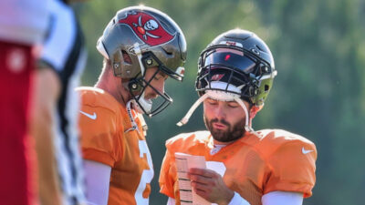 Baker Mayfield and Kyle Trask reading through drills
