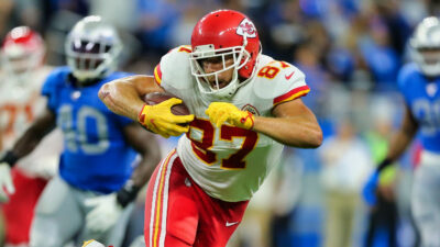 Travis Kelce running with football vs. Lions