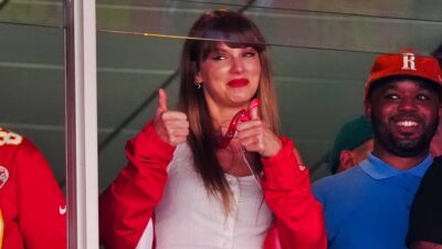 Taylor Swift giving thumbs up