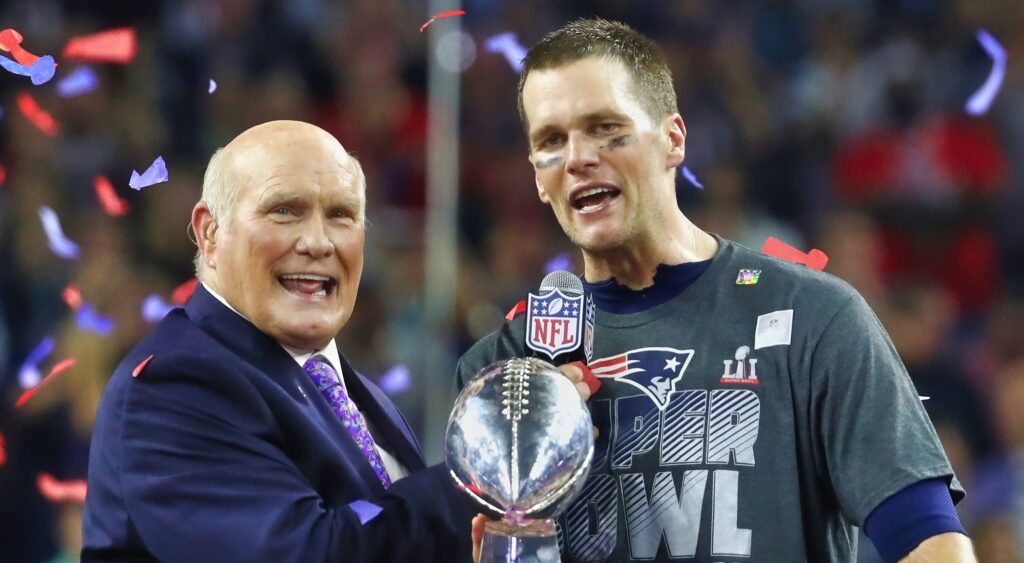 Terry Bradshaw (left) talking to Tom Brady (right) at Super Bowl 51.