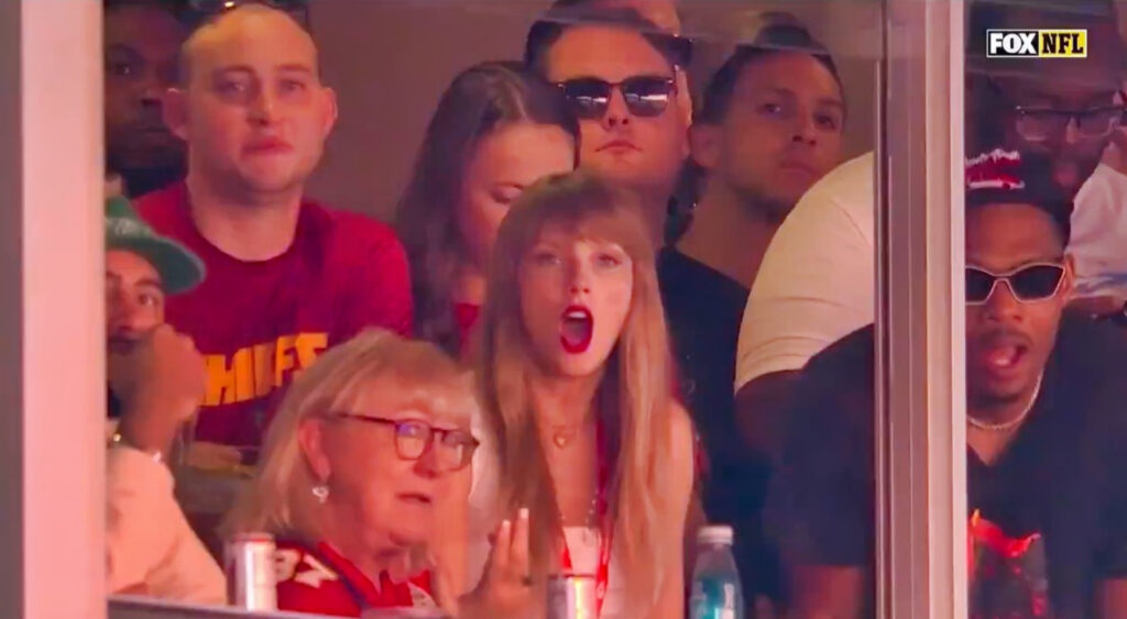 Taylor Swift Did The Chest Bump Celebration After Chiefs Td