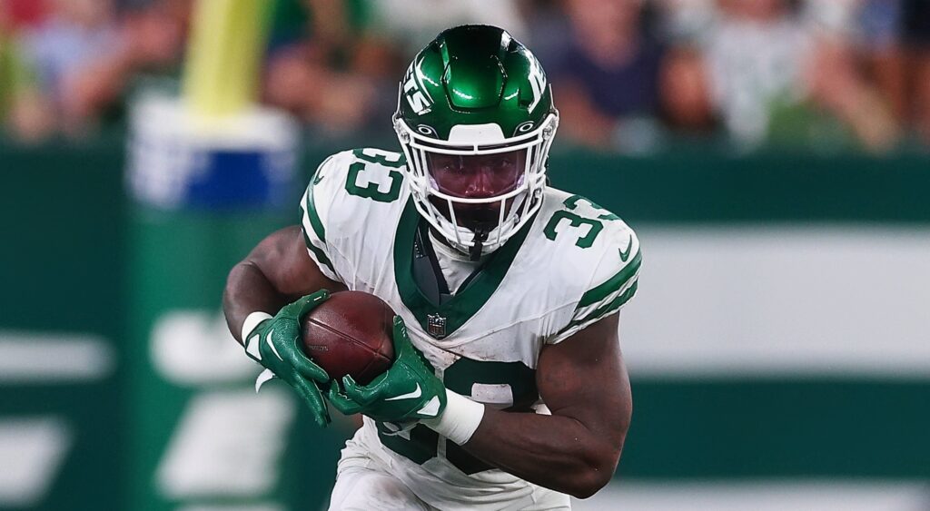 New York Jets' running back Dalvin Cook carrying football.