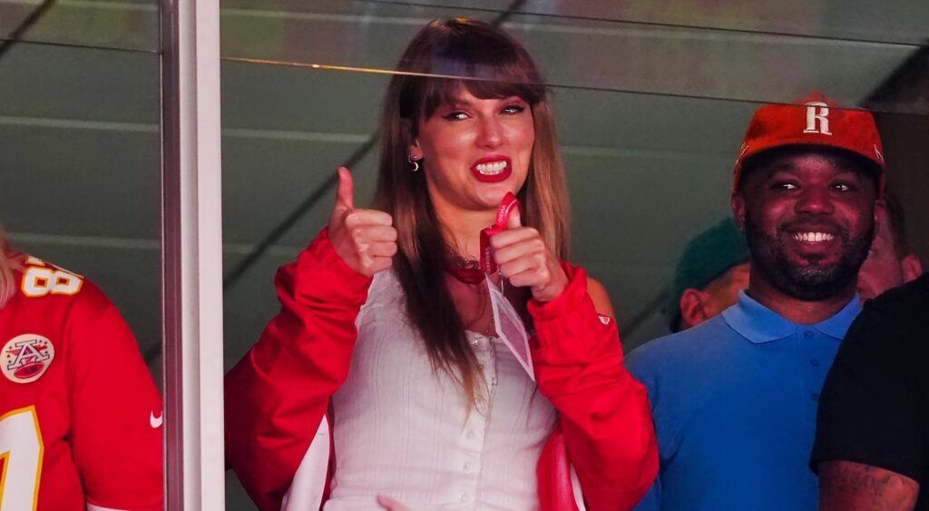 Taylor Swift giving thumbs up