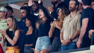 Taylor Swift in suite with friends
