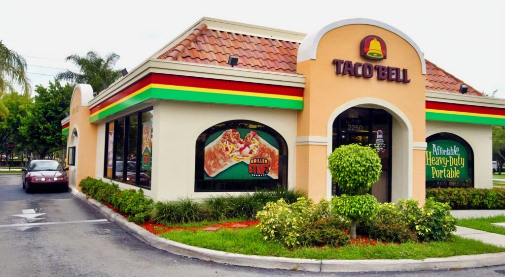 Outside view of a Taco Bell.