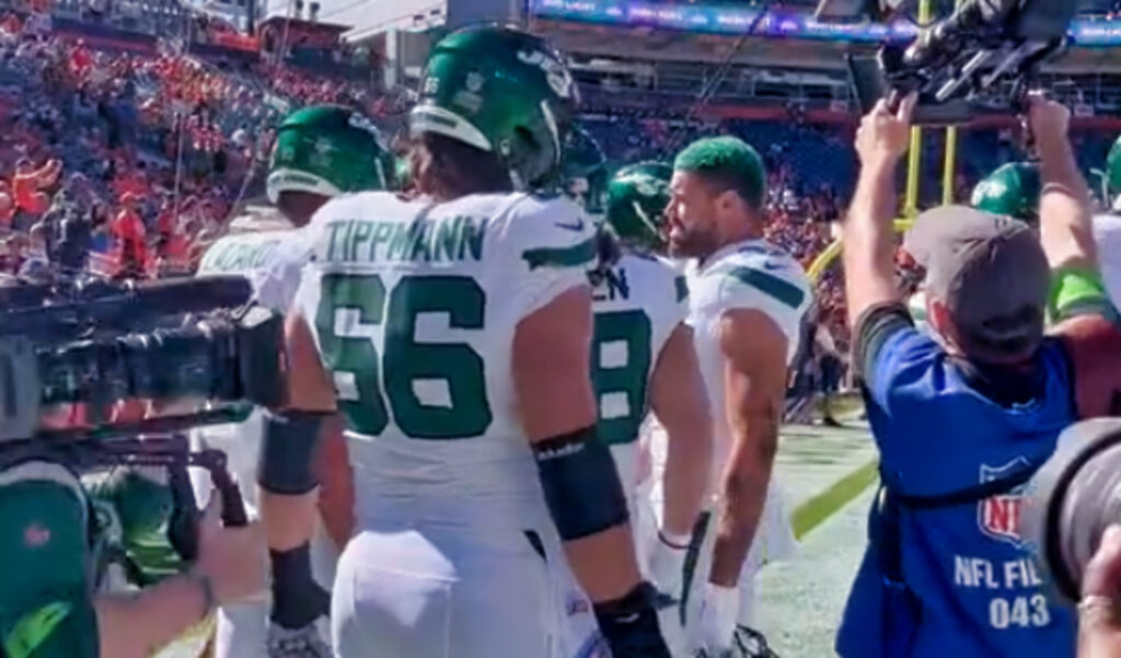New York Jets players speaking before kickoff vs. Broncos
