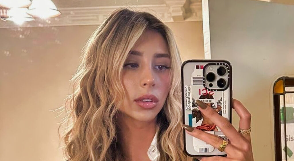 Scarlet Stallone mirror selfie