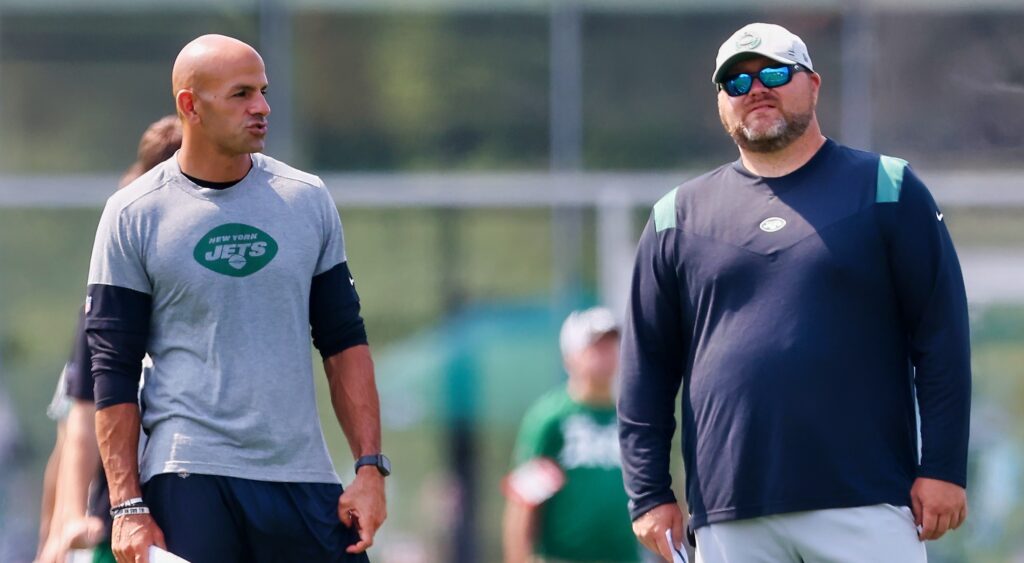 New York Jets head coach Robert Saleh (left) speaking to GM Joe Douglas (right).