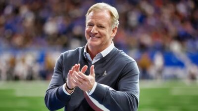 Roger Goodell clapping