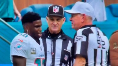 Tyreek Hill speaking to referees