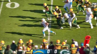Austin Ekeler running from packers players