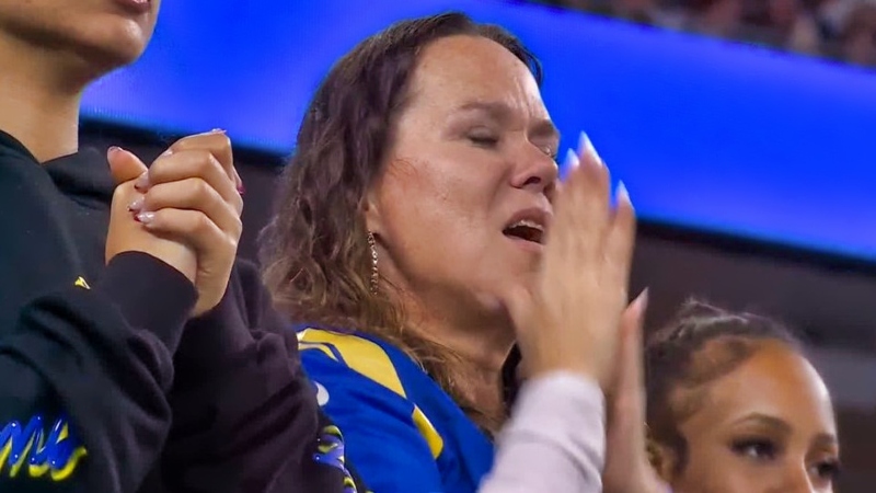 Kyren Williams' mother Taryn reacting during game.