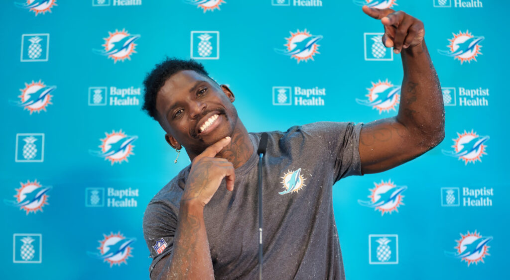 Tyreek Hill doing the peace sign at press conference