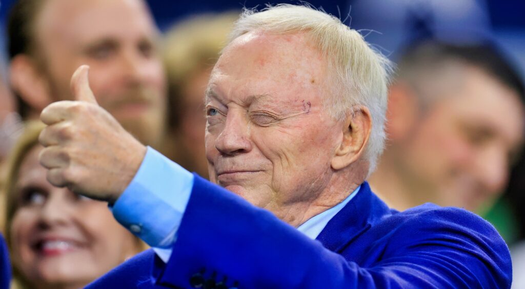Jerry Jones gives a thumbs up.