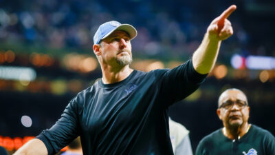 Dan Campbell pointing