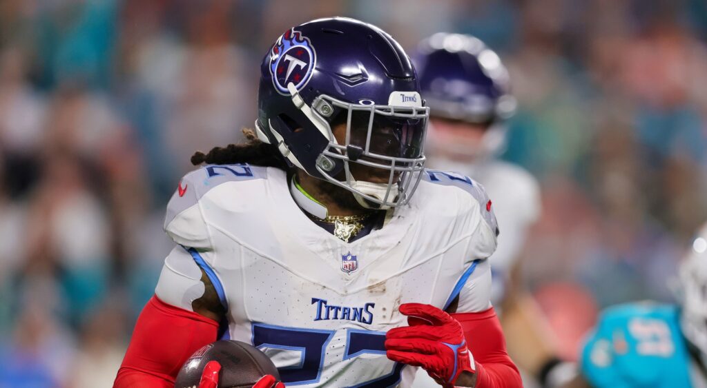Derrick Henry of Tennessee Titans running with ball.