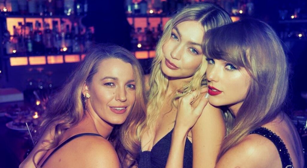Taylor Swift and friends posing