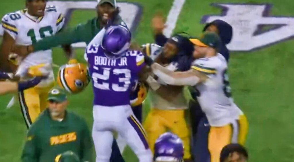 packers and vikings players scuffle