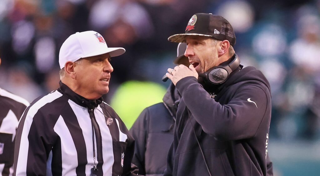 Kyle Shanahan (right) talking to NFL referee John Hussey (left).