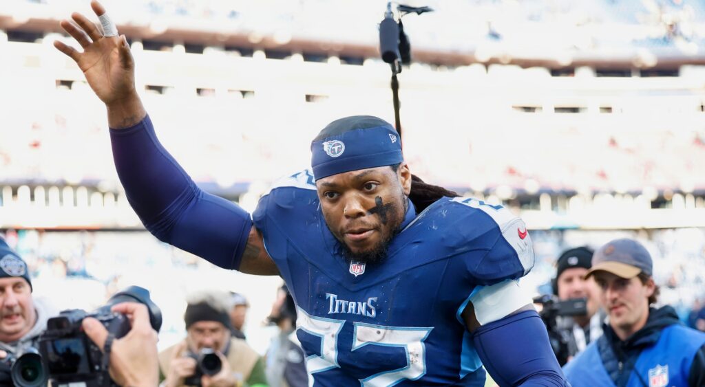 Derrick Henry of Tennessee Titans waving while walking off field.