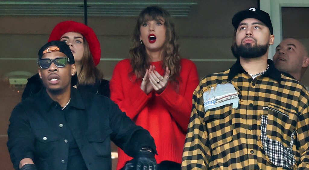 Taylor Swift watches the Chiefs from her box.