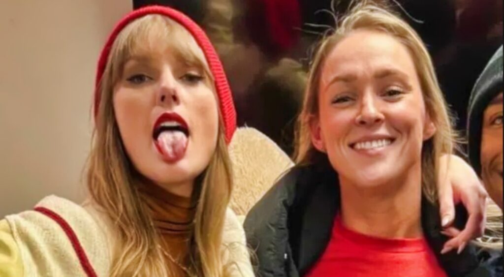 kylie kelce and Taylor Swift posing