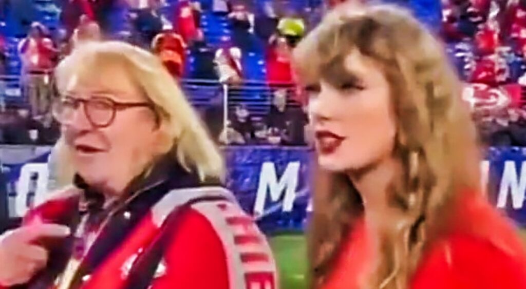 taylor swift and donna kelce on field