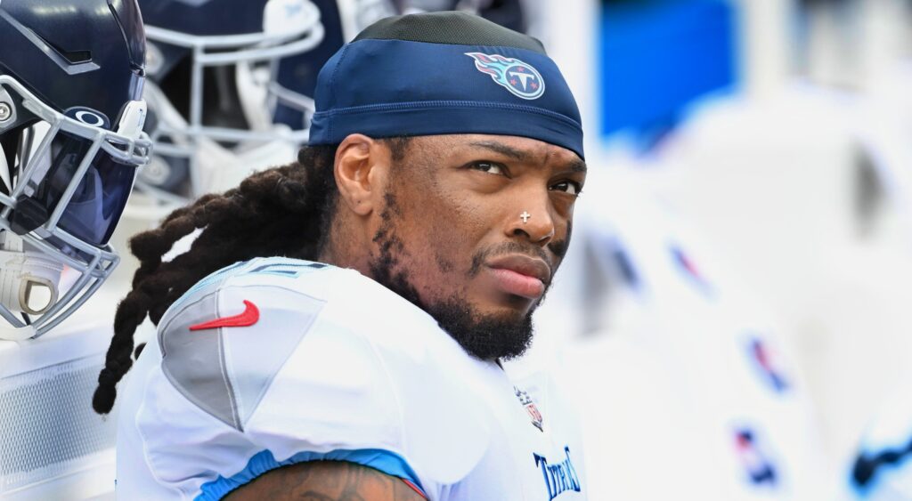 Derrick Henry of Tennessee Titans looking on.