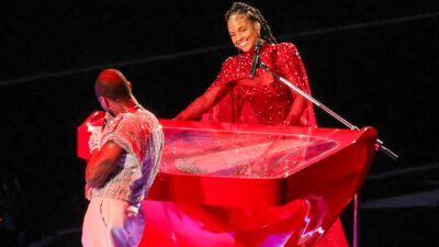 Alicia Keys and Usher during Super Bowl halftime performance
