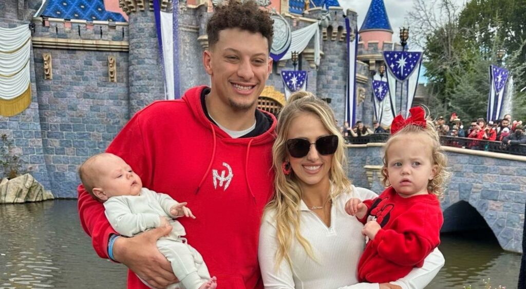 patrick mahomes and Brittany posing with kids