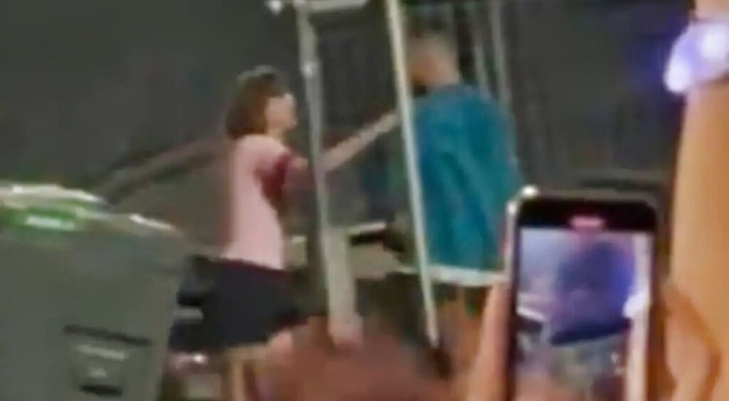 Taylor Swift and Travis kelce at concert