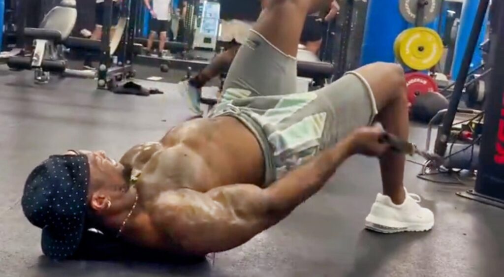 Derrick Henry working out in the gym.
