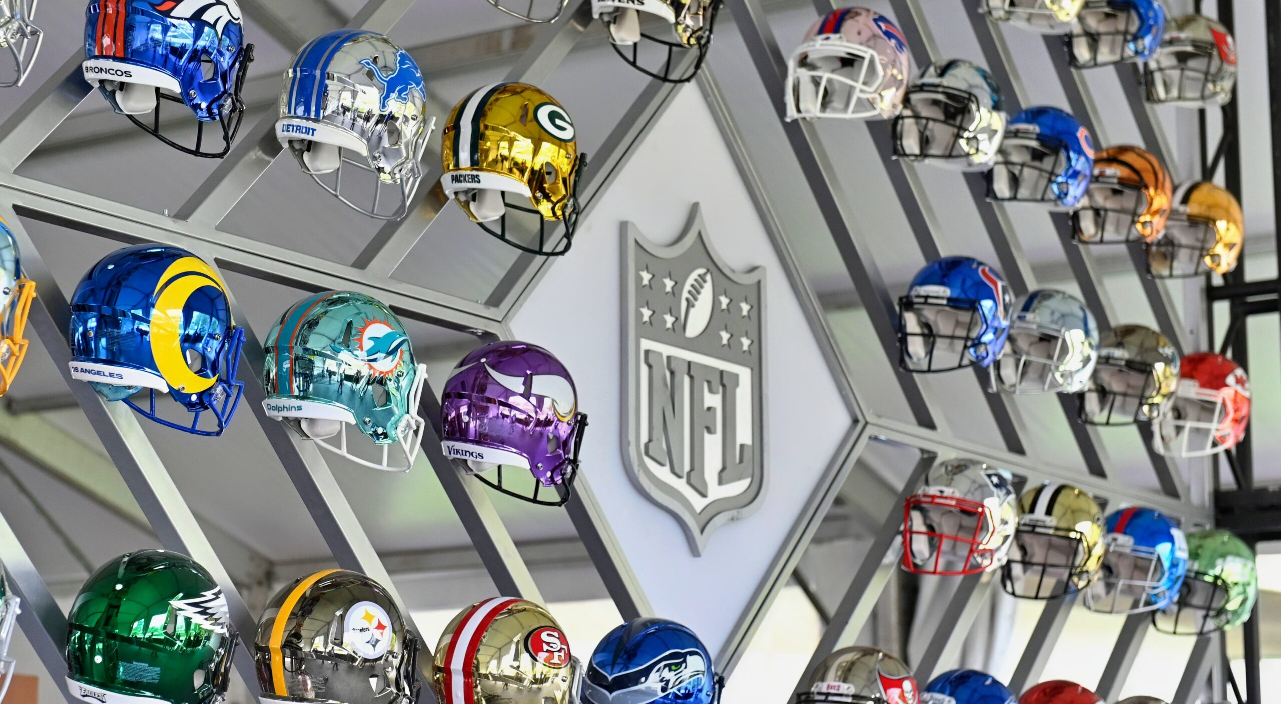 REPORT: NFL Team Is “Extremely Desperate” To Move Up In The 2024 Draft