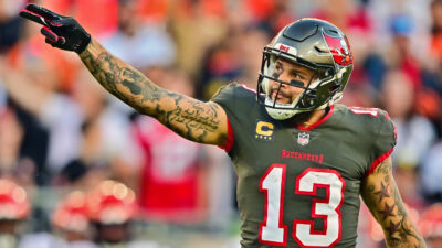 Mike Evans pointing
