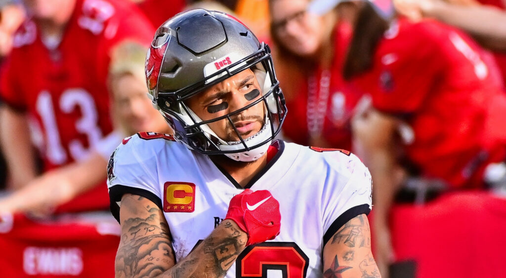 Mike Evans pointing to his chest