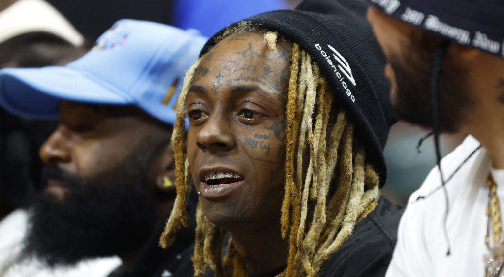 Lil Wayne watching Lakers game