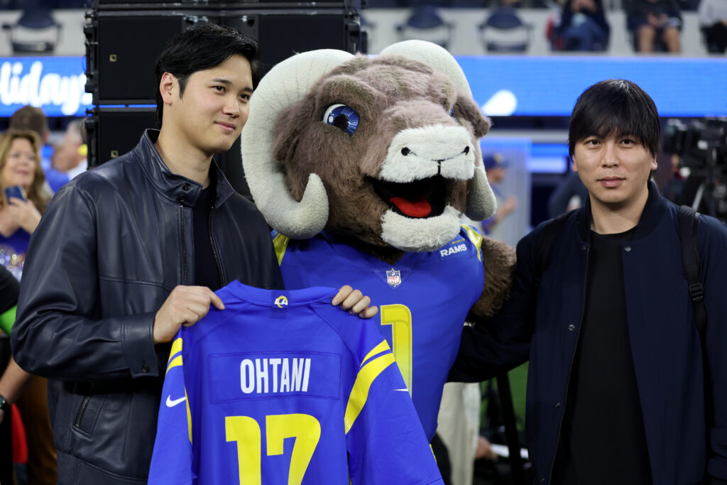  Shohei Ohtani of the Los Angeles Dodgers poses with the Los Angeles Rams mascot and interpreter Ippei Mizuhara