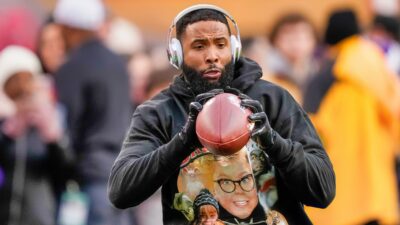 Odell catching football