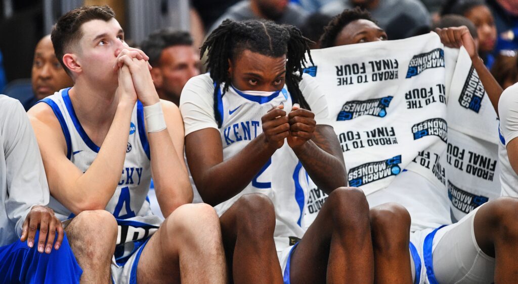 Kentucky Wildcats players on bench