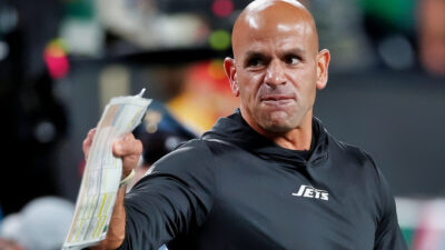 New York Jets head coach Robert Saleh angrily pointing