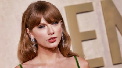 Taylor Swift posing on red carpet