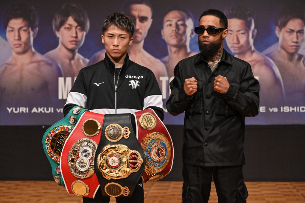 Japan's Naoya Inoue (L) poses with Mexico's Luis Nery 