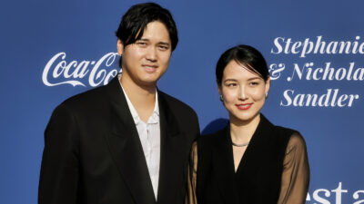 Shohei Ohtani posing with his wife